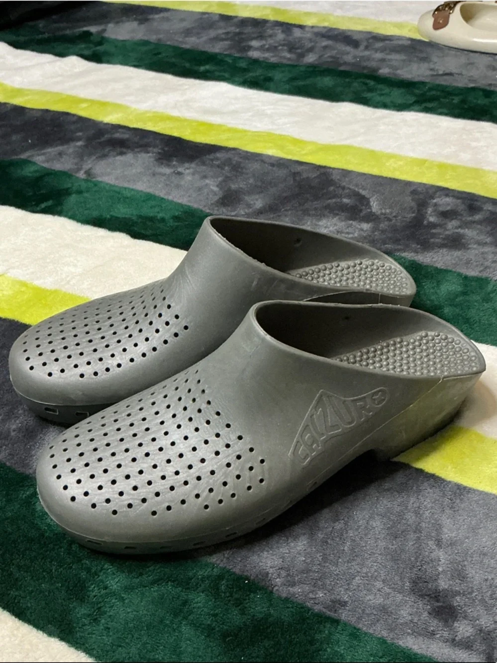 Men's Calzuro Professional Clogs with Holes Size 8-8 1/2-9 - Picture 1 of 12